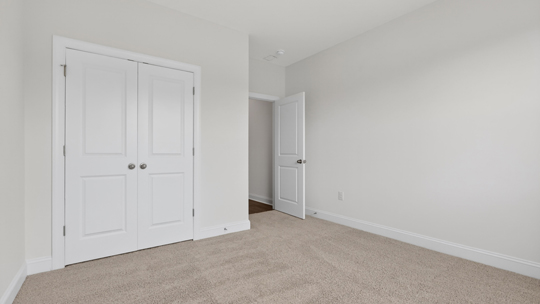 bedroom with carpet flooring