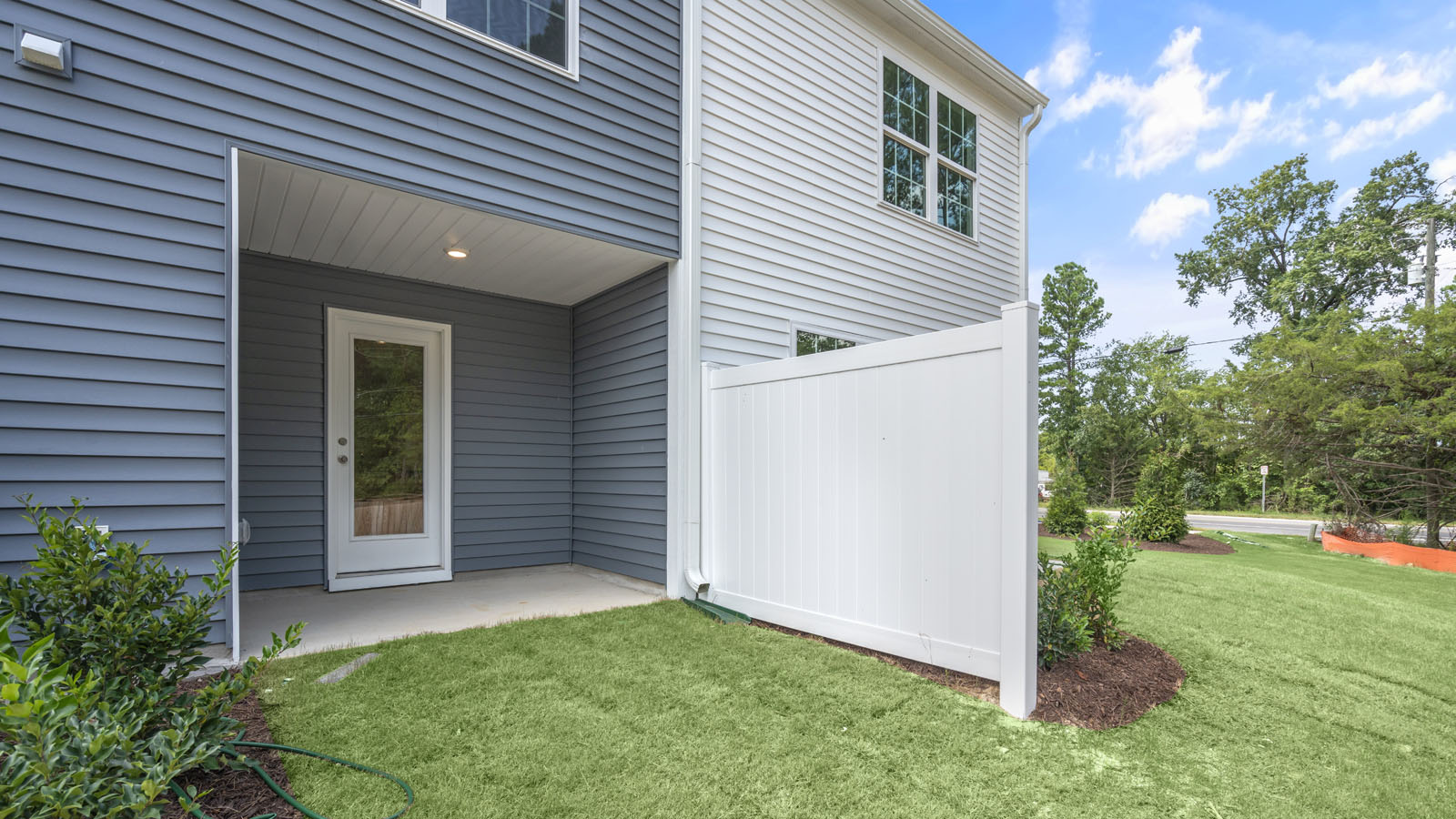 * Photos are not of actual home or interior features and are representative of floor plan only. *