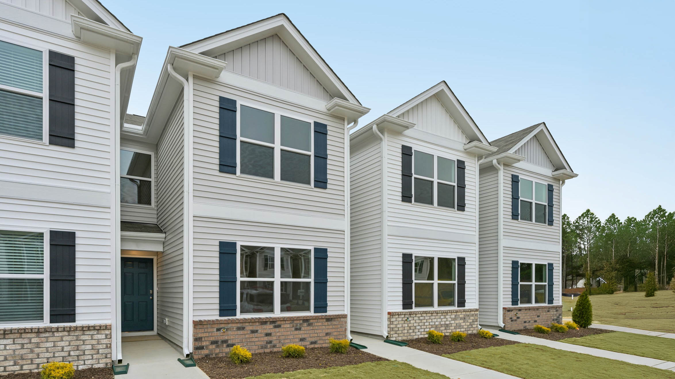 * Photos are not of actual home or interior features and are representative of floor plan only. *