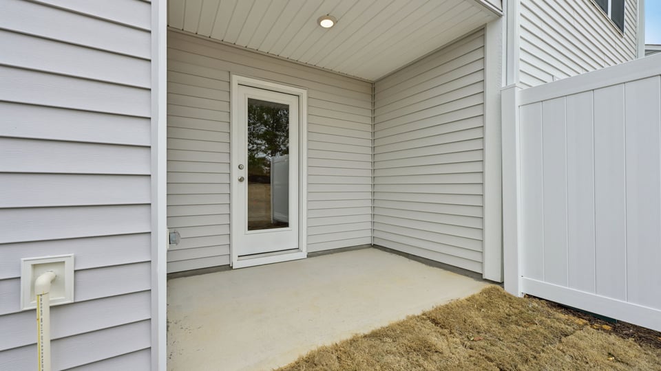 * Photos are not of actual home or interior features and are representative of floor plan only. *