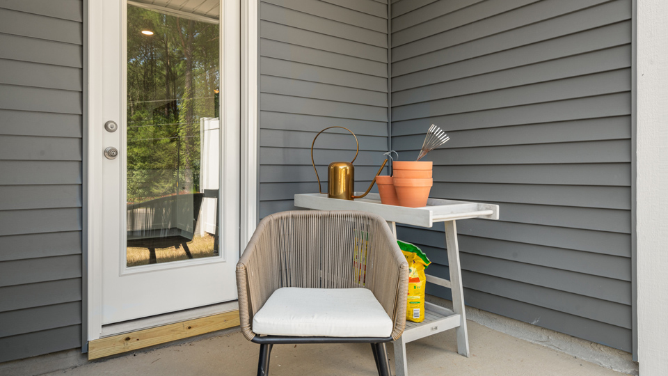 * Photos are not of actual home or interior features and are representative of floor plan only. *