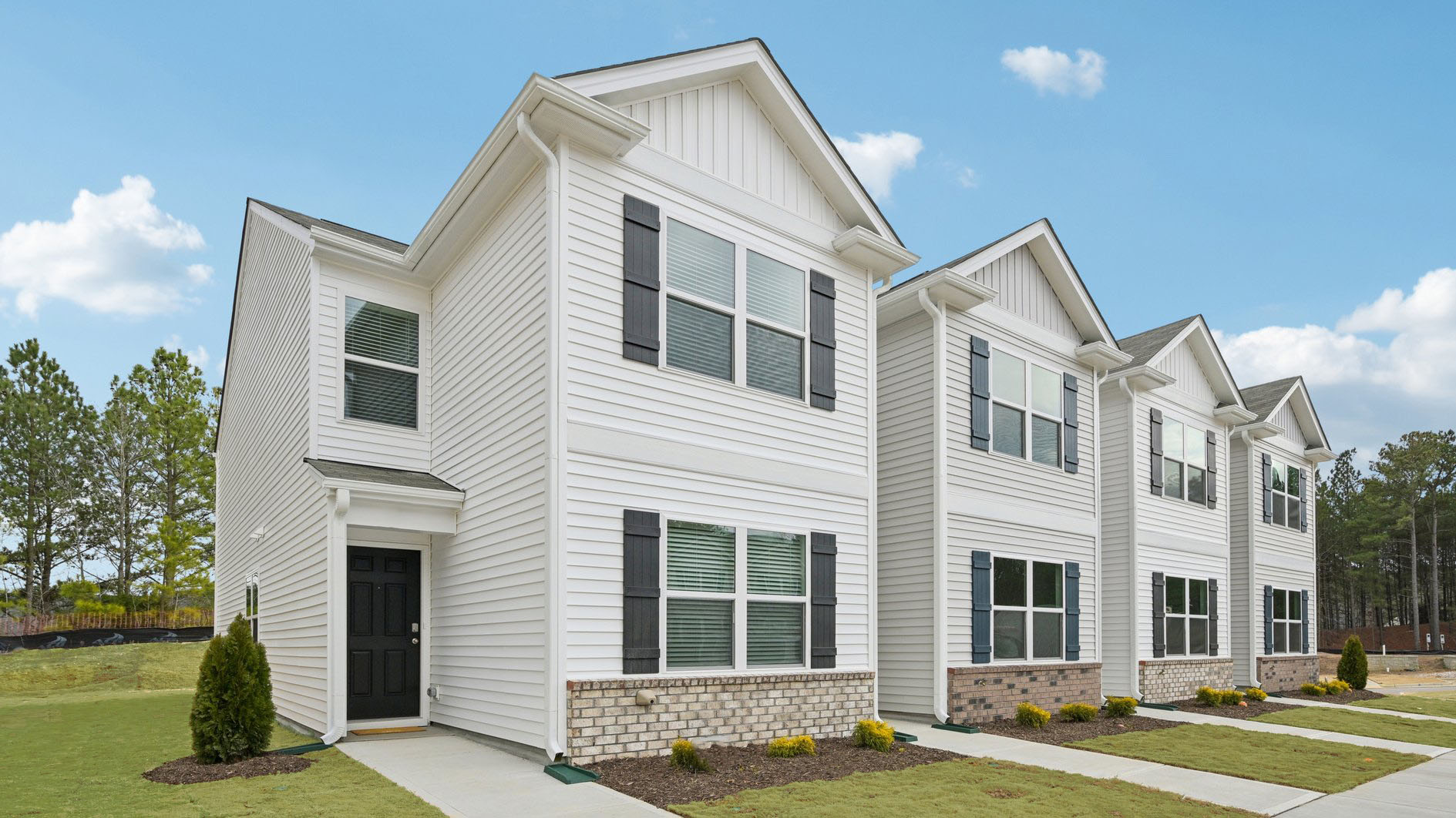 * Photos are not of actual home or interior features and are representative of floor plan only. *