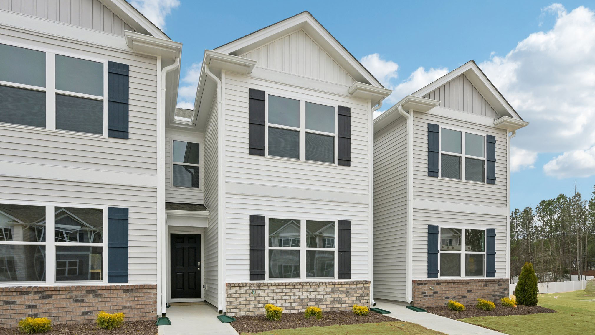 * Photos are not of actual home or interior features and are representative of floor plan only. *