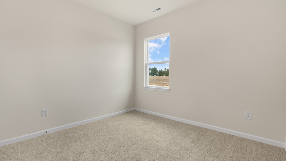 secondary bedroom with window and closet, carpeting
