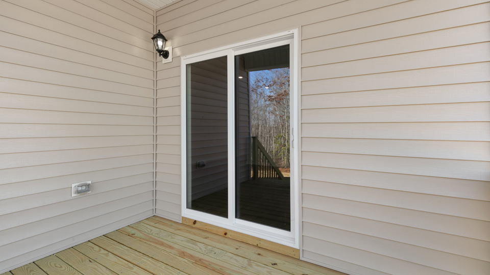 * Photos are not of actual home or interior features and are representative of floor plan only. *