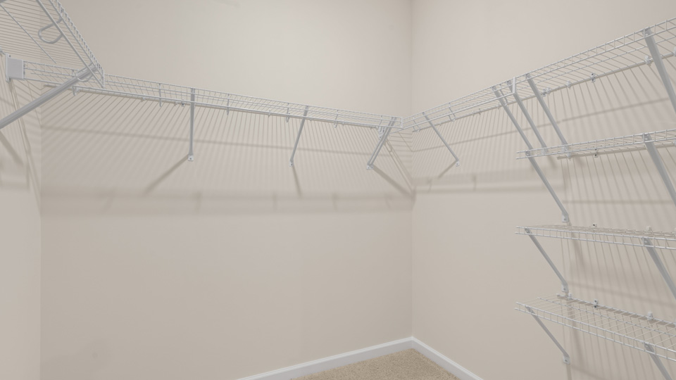 Closet with wire shelving