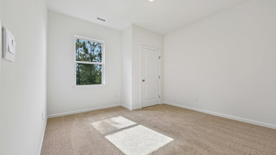bedroom with carpet flooring