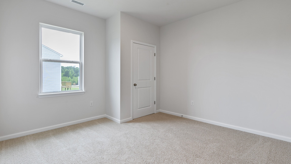 additional bedroom with window, carpeting, closet