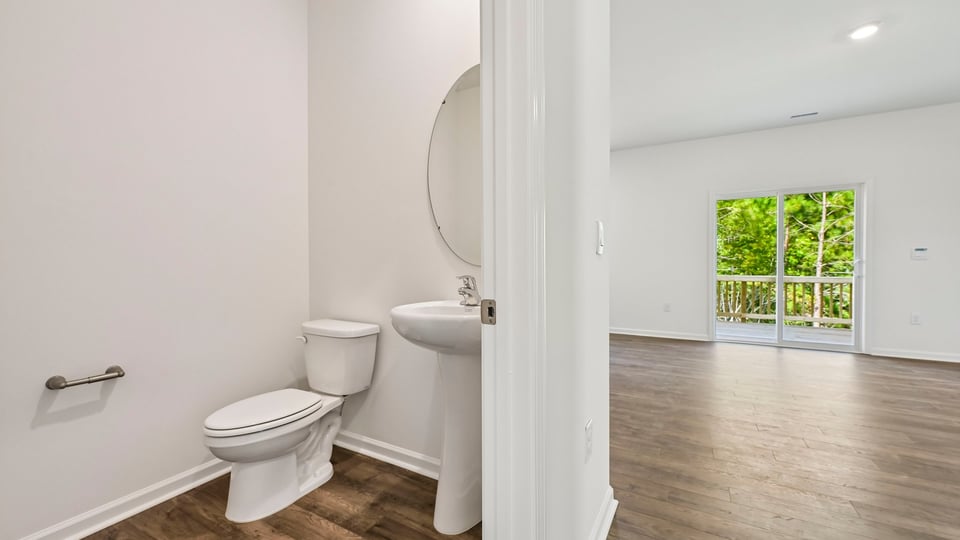 powder room with pedestal sink