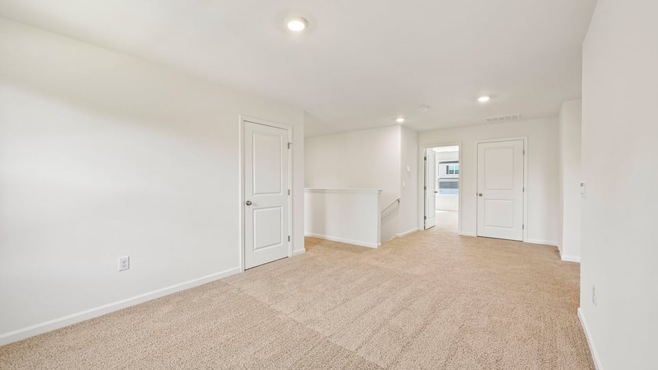 bedroom with carpet flooring