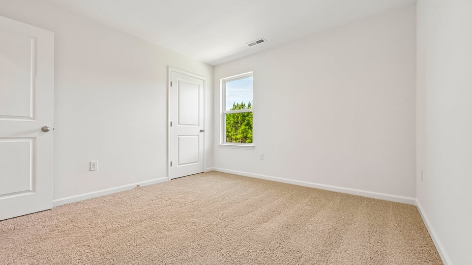bedroom with carpet flooring