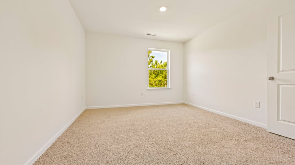 bedroom with carpet flooring