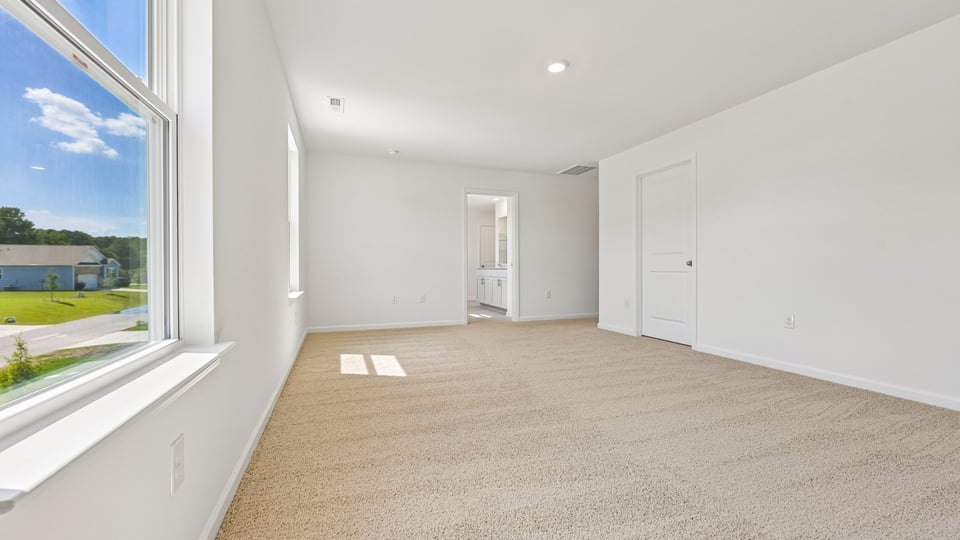 primary bedroom with carpet flooring