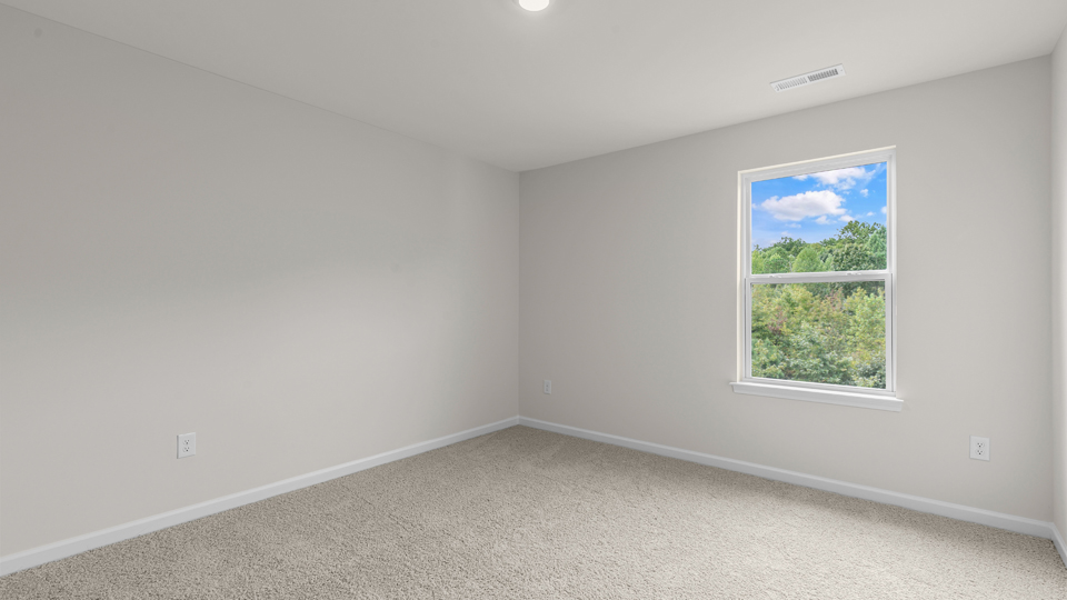secondary bedroom with window and closet, carpeting