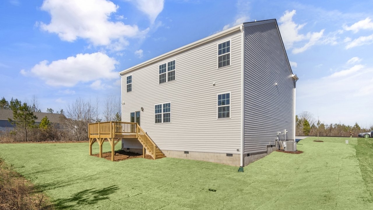 * Photos are not of actual home or interior features and are representative of floor plan only. *