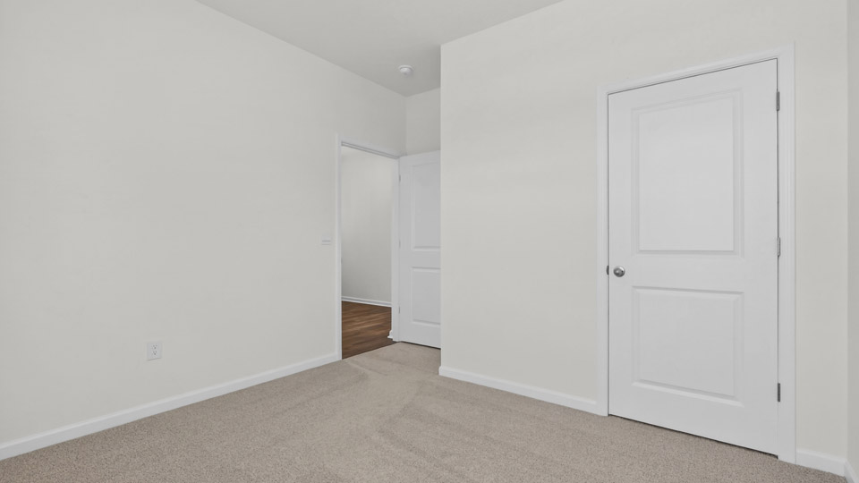additional bedroom with window, carpeting, closet