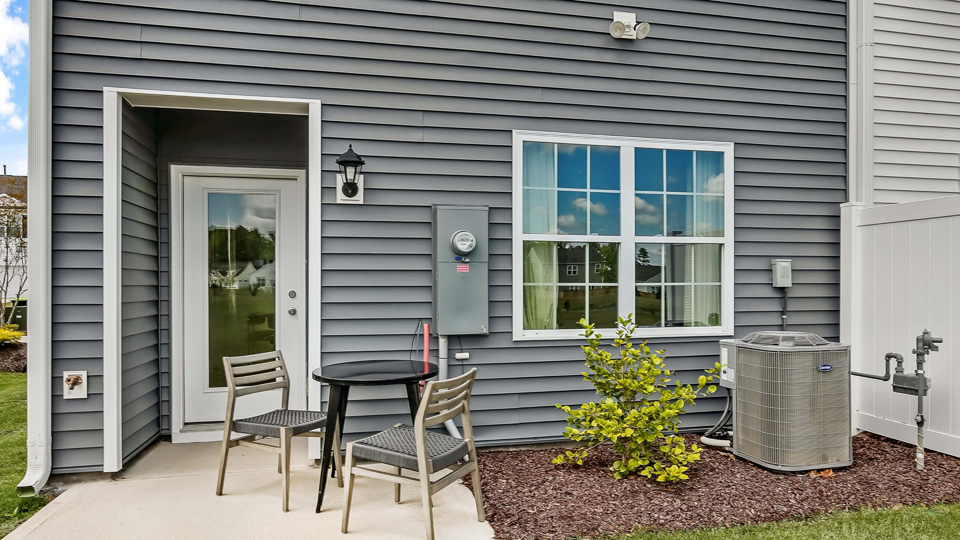 * Photos are not of actual home or interior features and are representative of floor plan only. *