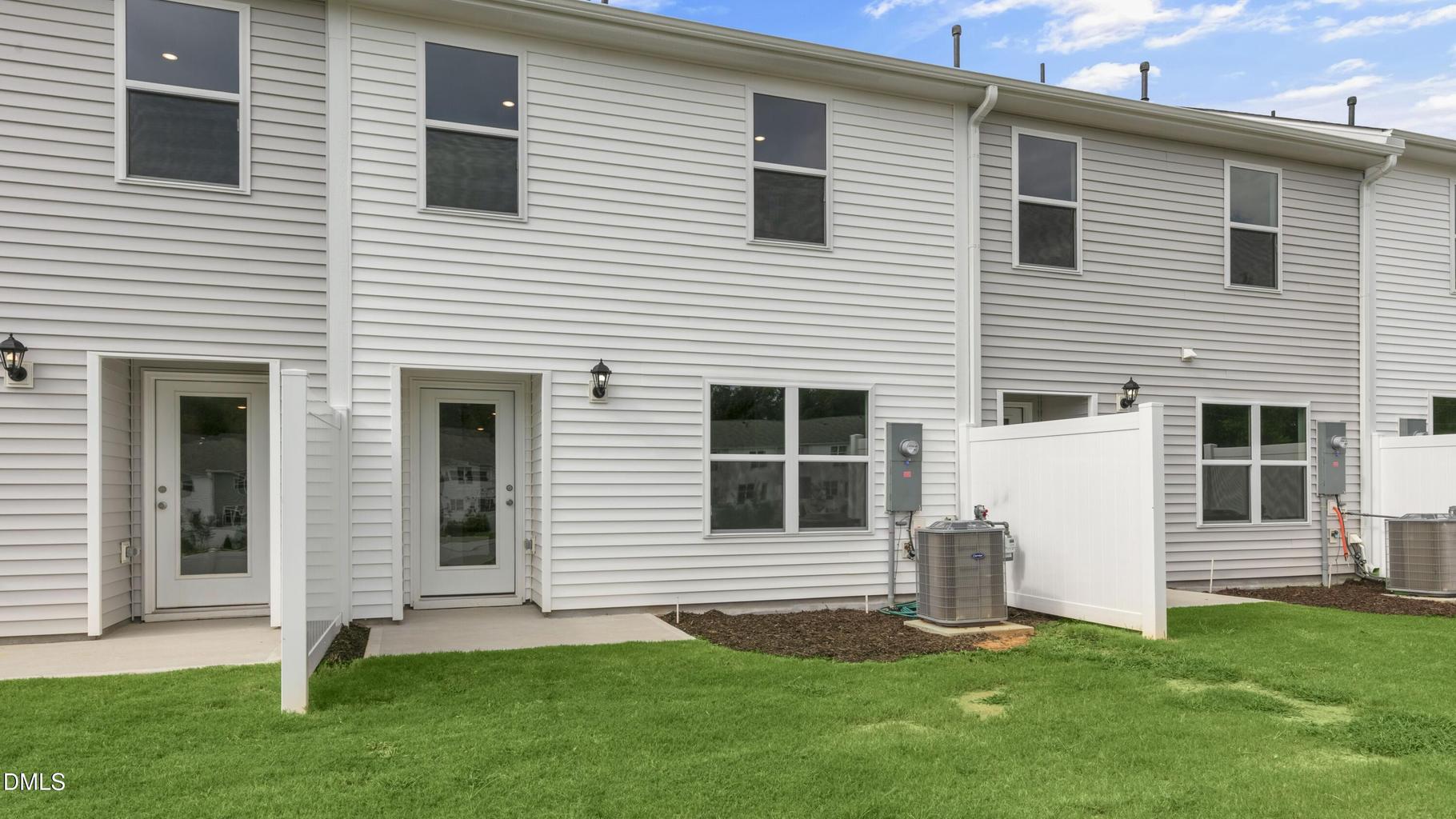 * Photos are not of actual home or interior features and are representative of floor plan only. *