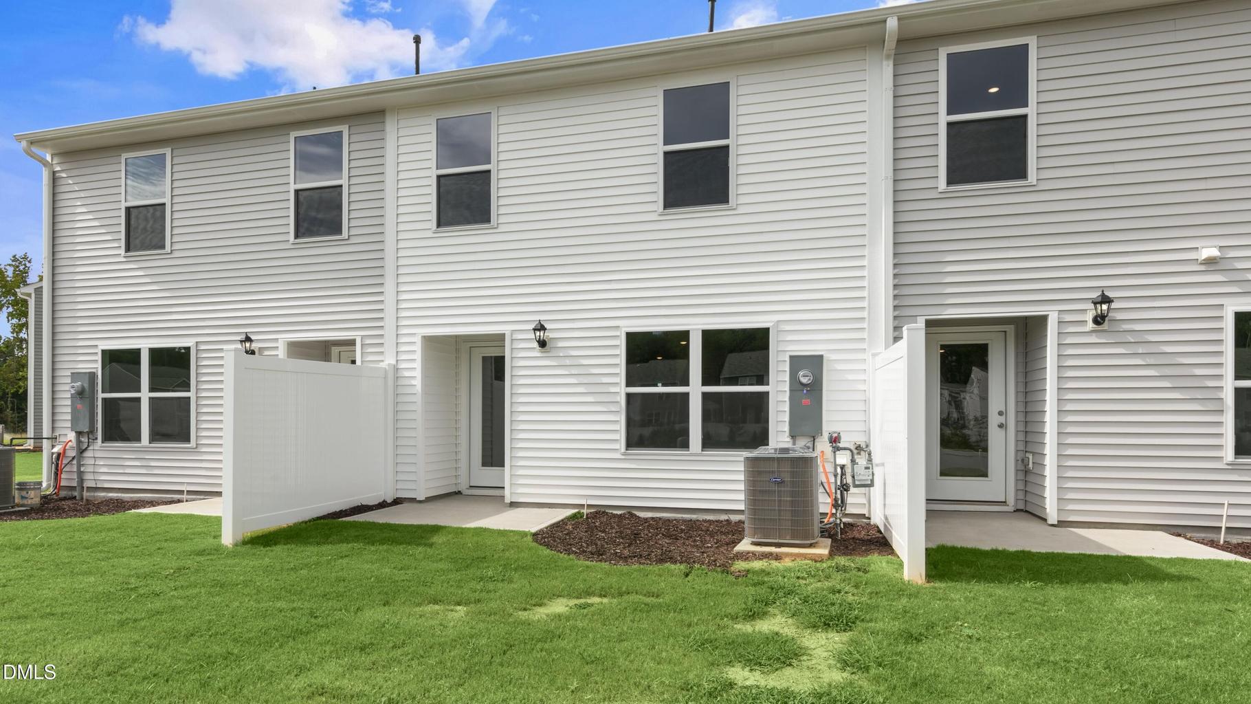 * Photos are not of actual home or interior features and are representative of floor plan only. *