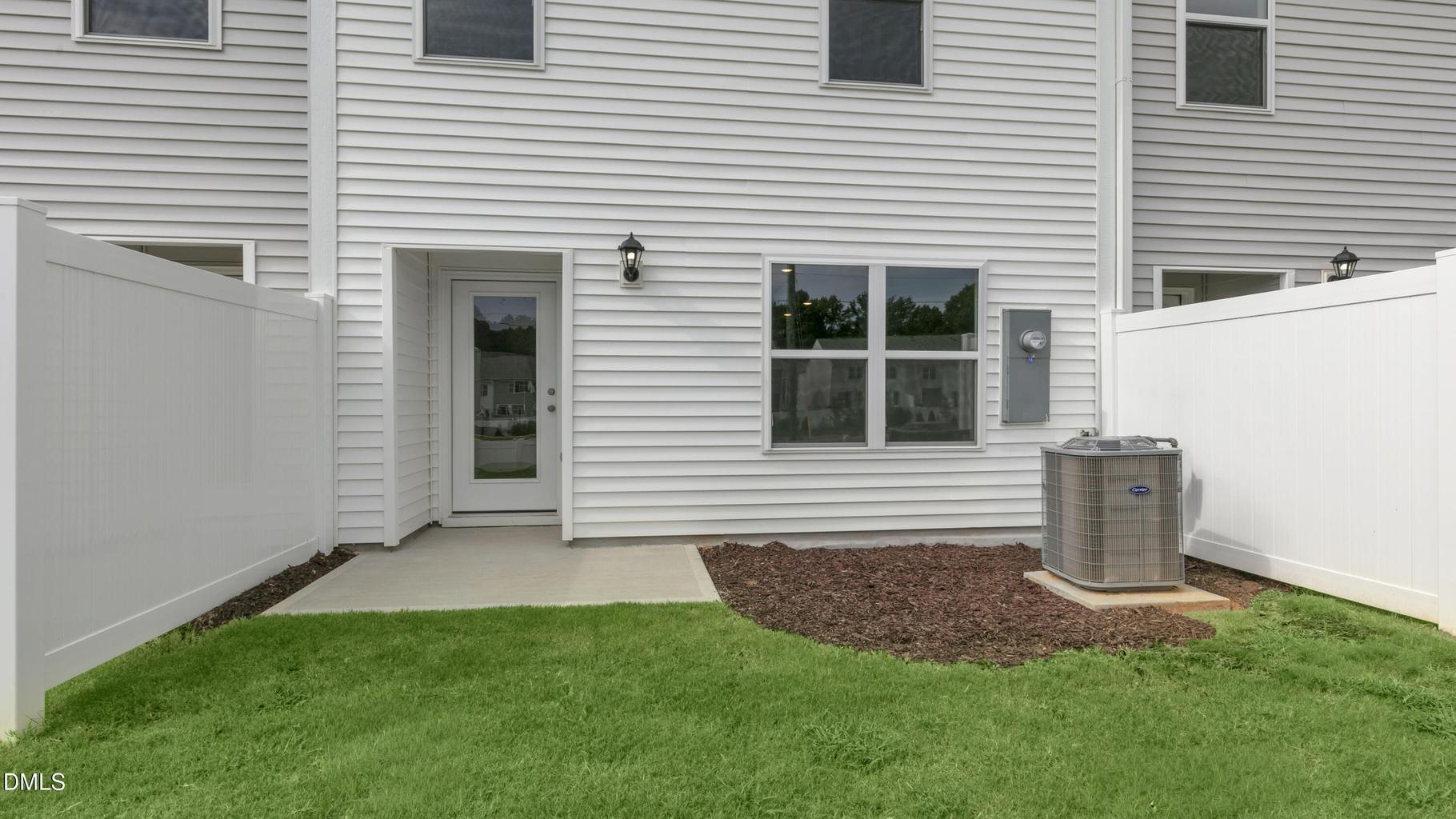 * Photos are not of actual home or interior features and are representative of floor plan only. *