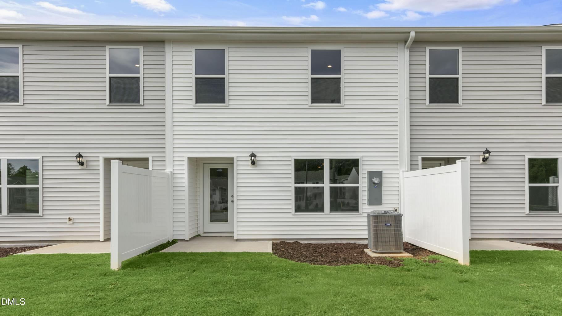 * Photos are not of actual home or interior features and are representative of floor plan only. *