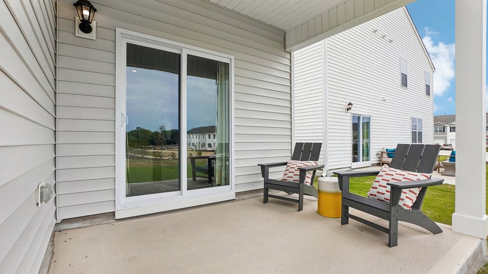 * Photos are not of actual home or interior features and are representative of floor plan only. *