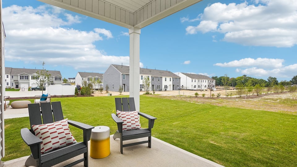 * Photos are not of actual home or interior features and are representative of floor plan only. *