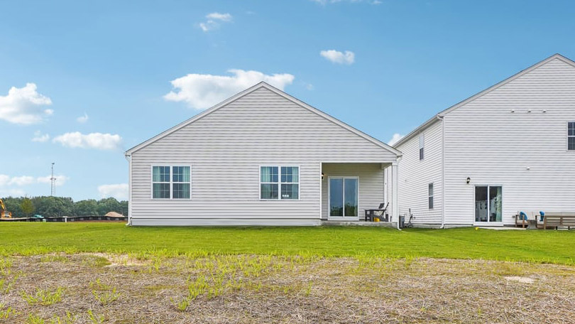 * Photos are not of actual home or interior features and are representative of floor plan only. *