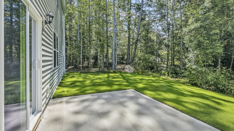 * Photos are not of actual home or interior features and are representative of floor plan only. *