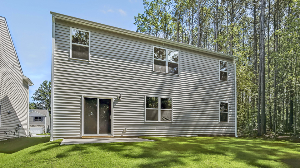 * Photos are not of actual home or interior features and are representative of floor plan only. *