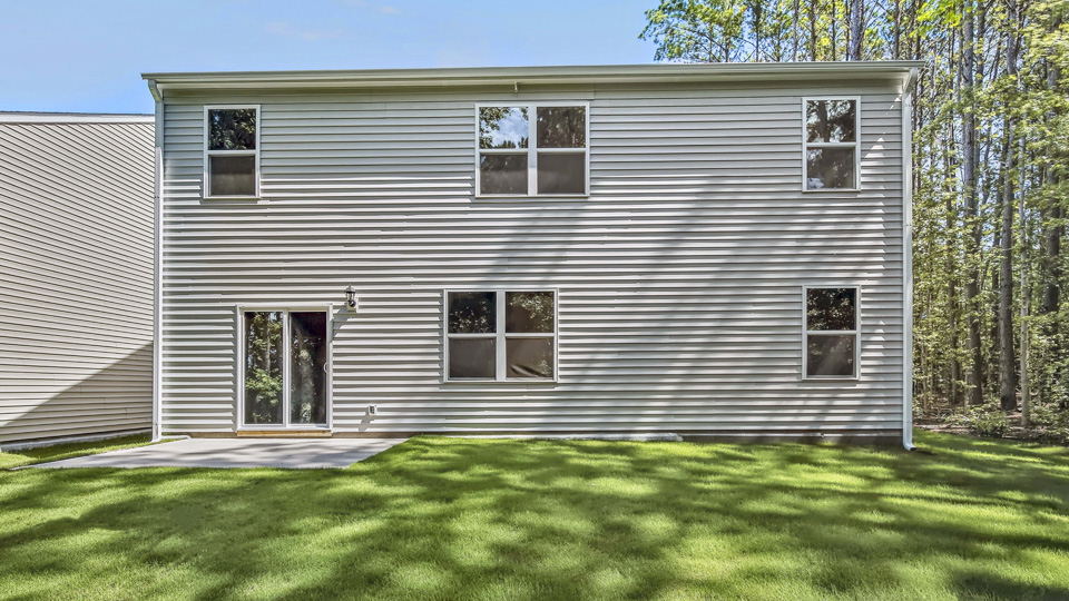 * Photos are not of actual home or interior features and are representative of floor plan only. *