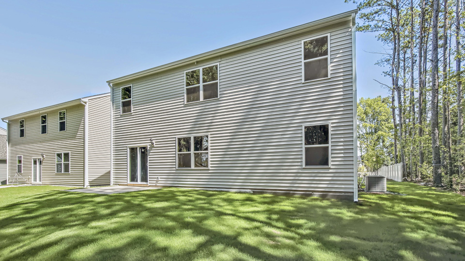 * Photos are not of actual home or interior features and are representative of floor plan only. *