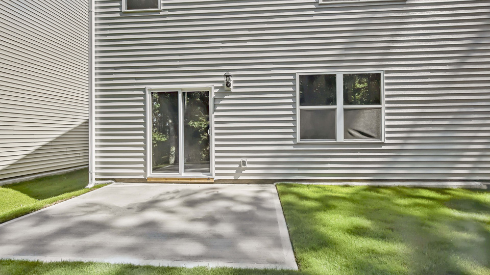 * Photos are not of actual home or interior features and are representative of floor plan only. *