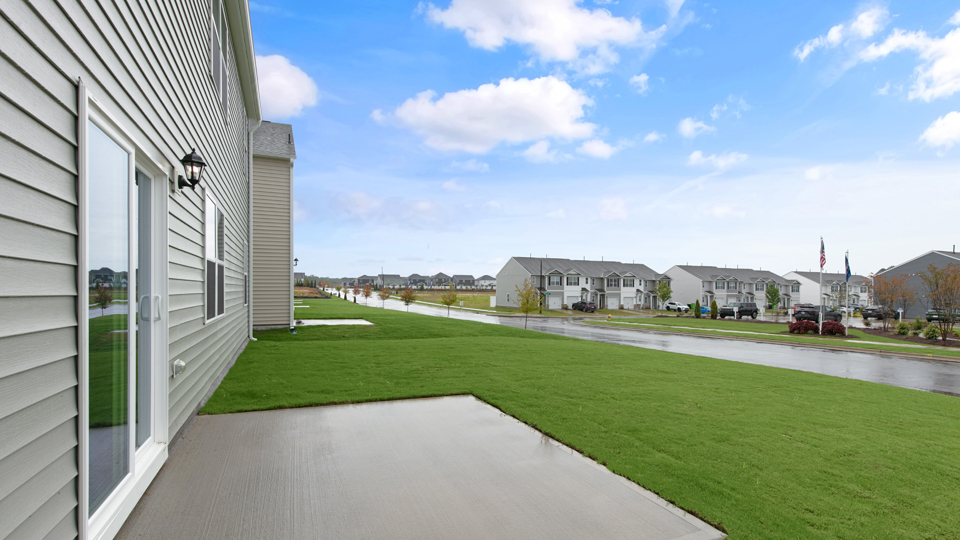 * Photos are not of actual home or interior features and are representative of floor plan only. *