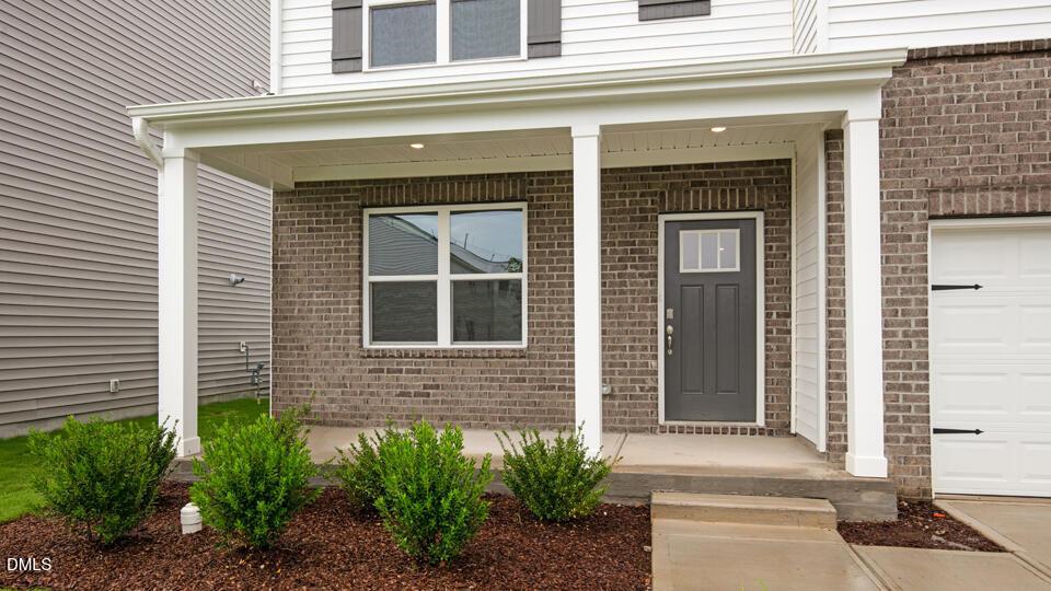 * Photos are not of actual home or interior features and are representative of floor plan only. *