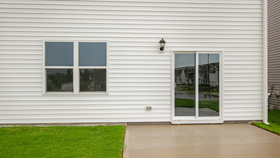 * Photos are not of actual home or interior features and are representative of floor plan only. *