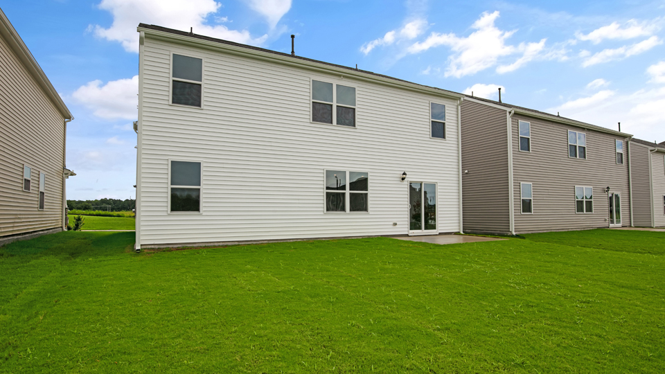 * Photos are not of actual home or interior features and are representative of floor plan only. *