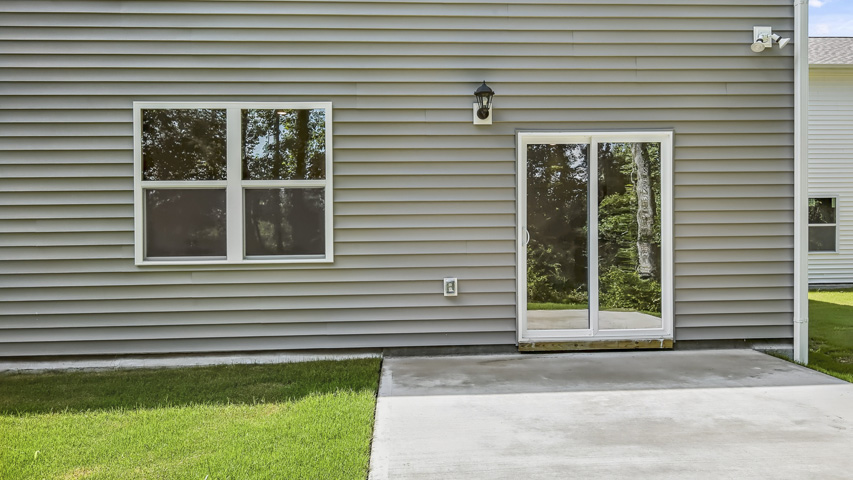 * Photos are not of actual home or interior features and are representative of floor plan only. *