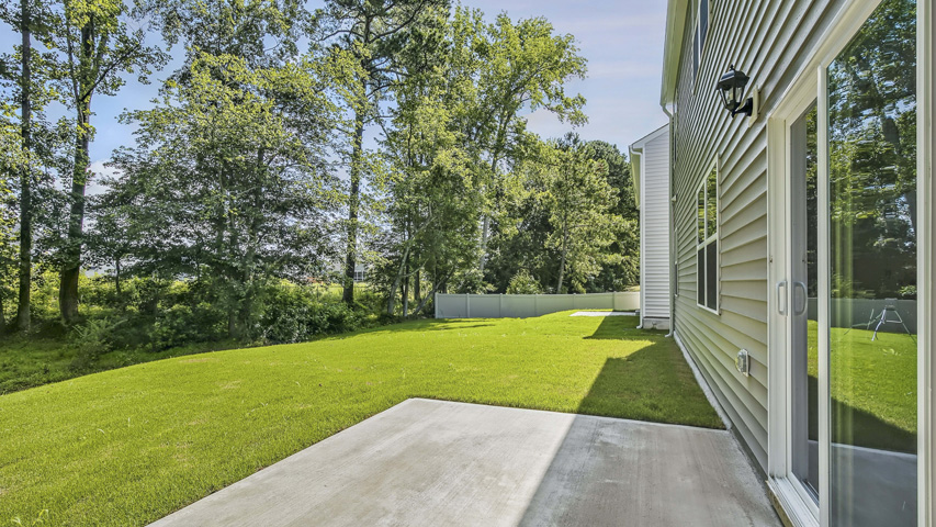 * Photos are not of actual home or interior features and are representative of floor plan only. *