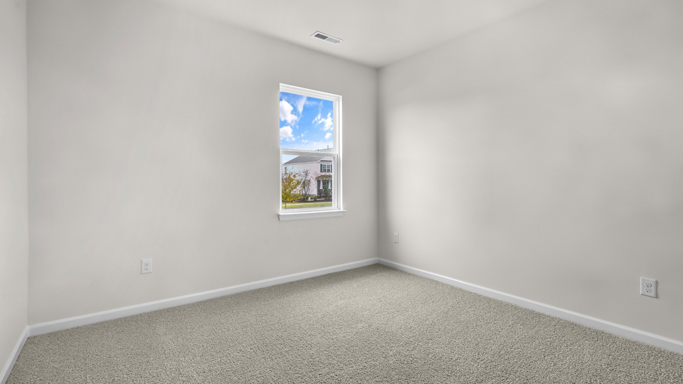 secondary bedroom with window and closet, carpeting