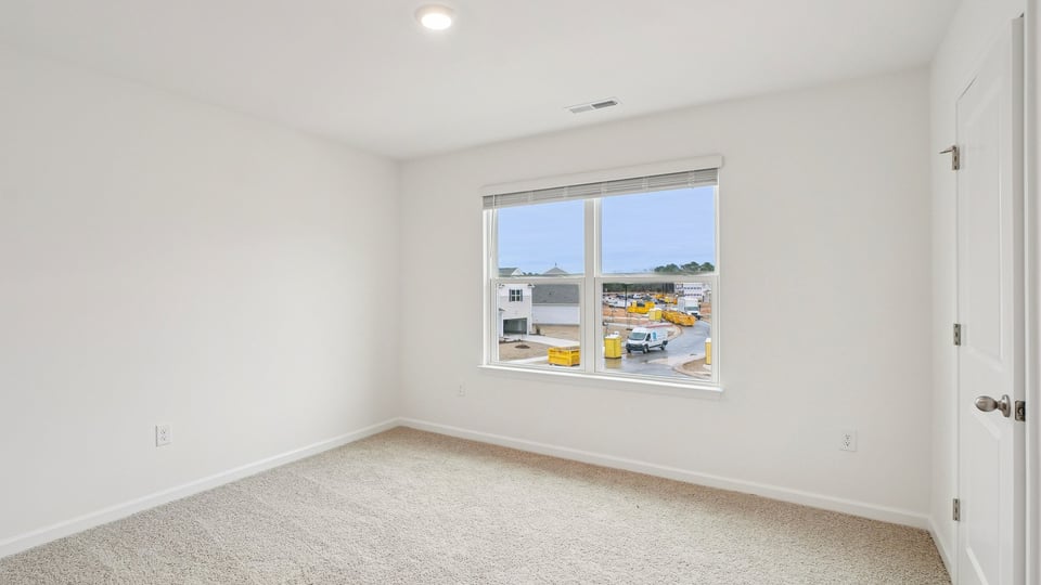 additional bedroom with window, carpeting, closet