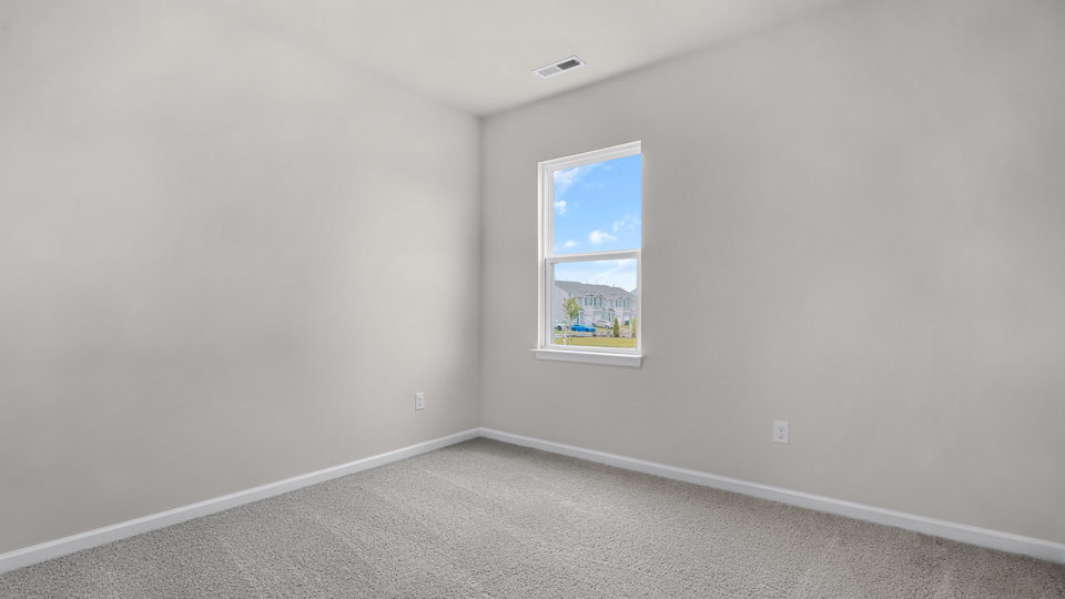 secondary bedroom with window and closet, carpeting