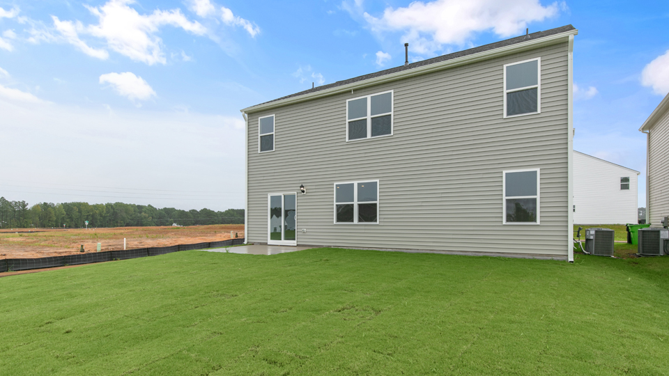 * Photos are not of actual home or interior features and are representative of floor plan only. *