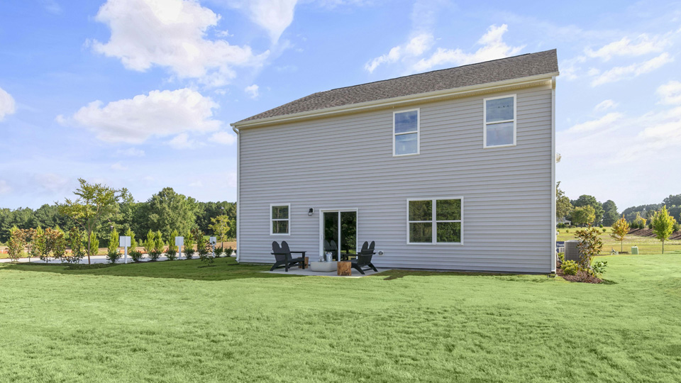 * Photos are not of actual home or interior features and are representative of floor plan only. *