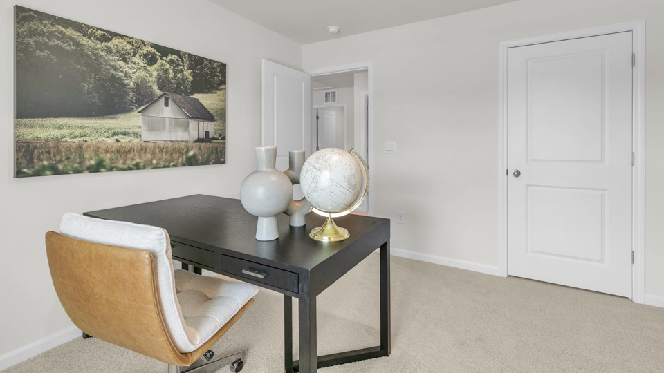 additional bedroom with window, carpeting, closet