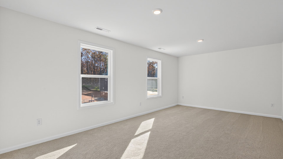 Bedroom with carpet floor and closet