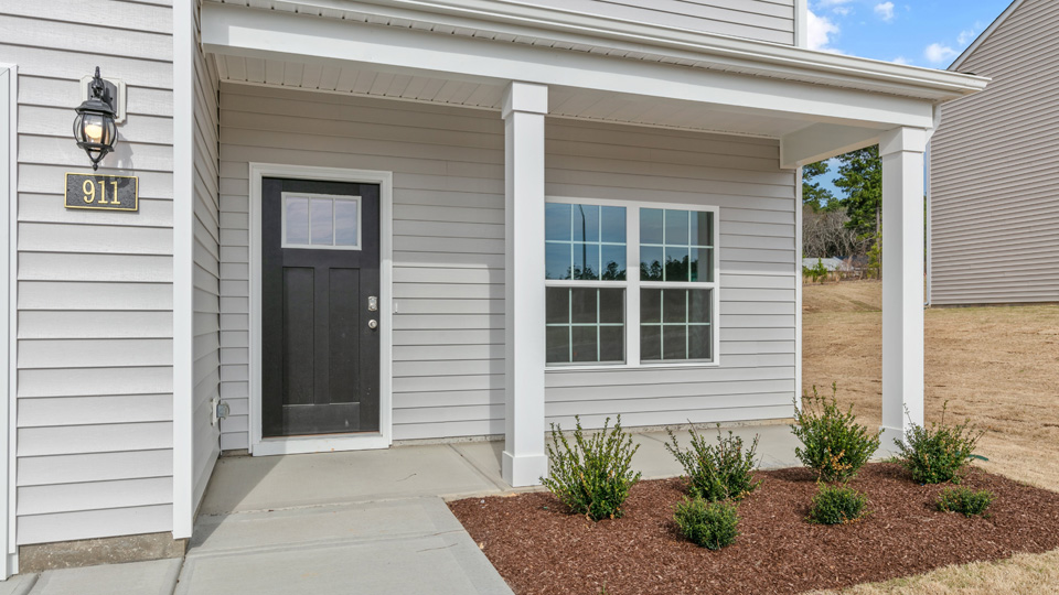 * Photos are not of actual home or interior features and are representative of floor plan only. *