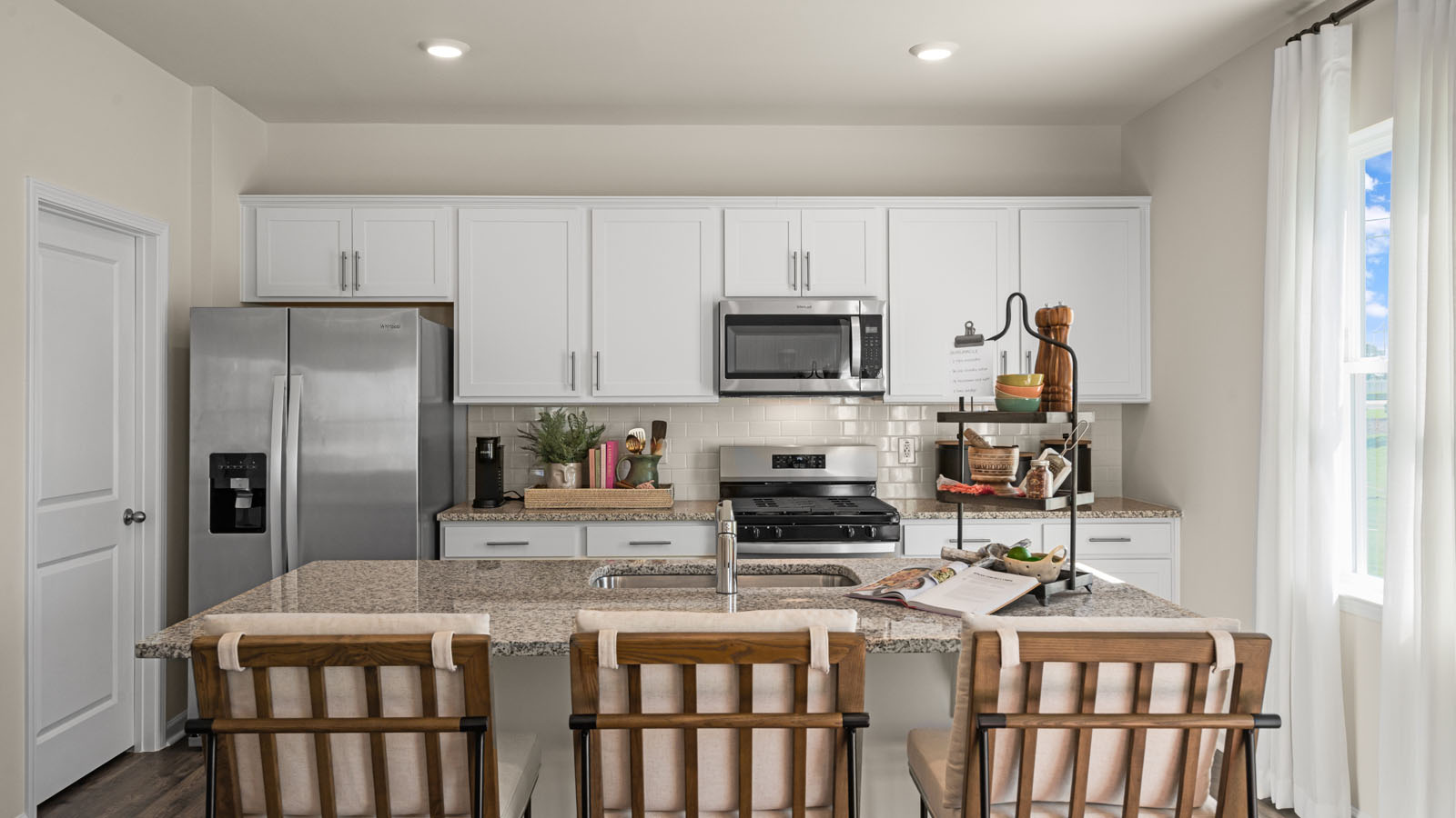 Kitchen with quartz counters