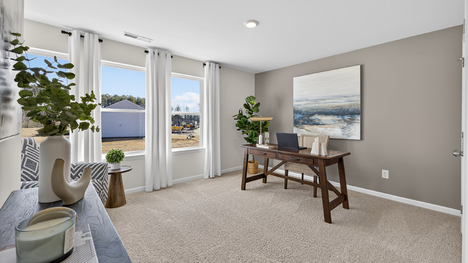 secondary bedroom with window and closet, carpeting