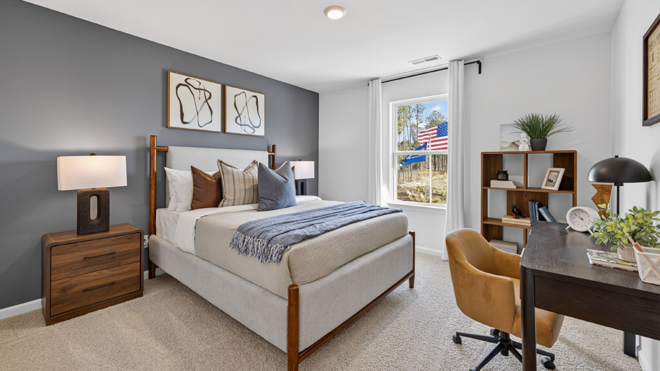 additional bedroom with window, carpeting, closet